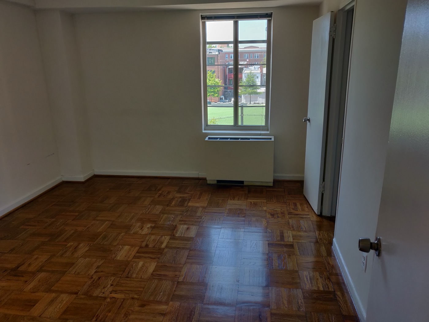 Suelo de parquet de madera en una habitación
